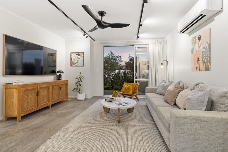 Photo of property in 18 Taitonga Lane, Stanmore Bay, Whangaparaoa, 0932