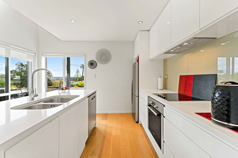 Photo of property in 34 Sunnyhaven Avenue, Beach Haven, Auckland, 0626