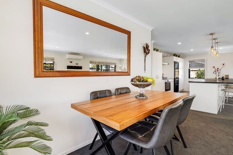 Photo of property in 8 Ash Close, Levin, 5510