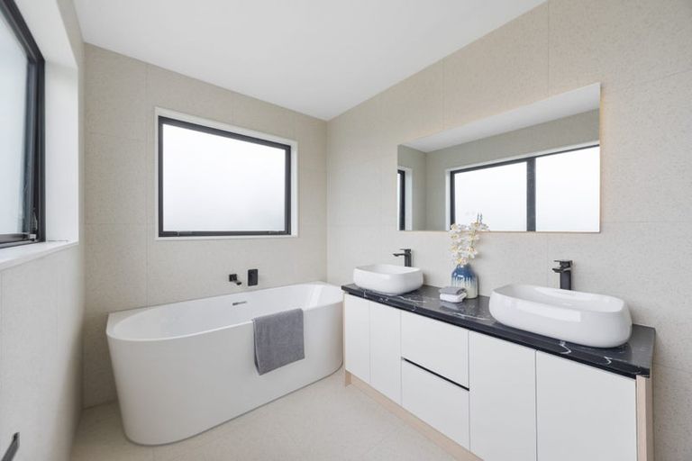 Photo of property in 2f Hughs Way, Flat Bush, Auckland, 2019