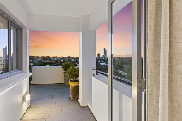 Photo of property in 1 Arthur Crescent, Hauraki, Auckland, 0622