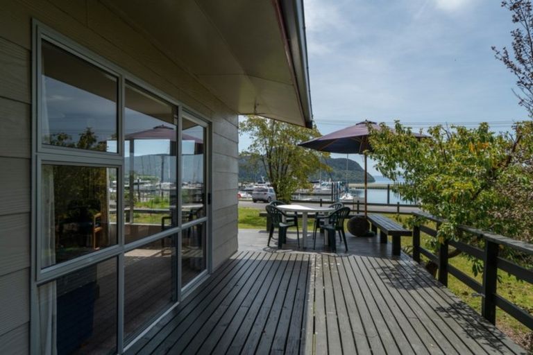 Photo of property in 34 Motuoapa Esplanade, Motuoapa, Turangi, 3382