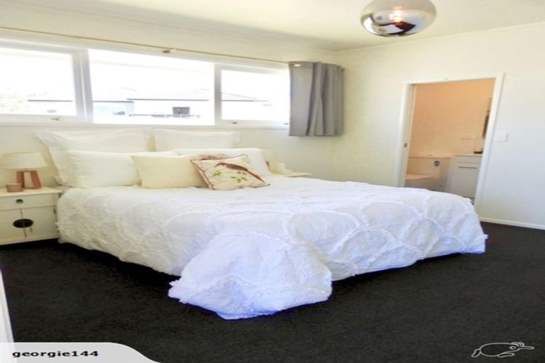 Photo of property in 6 Sheehan Road, Te Atatu South, Auckland, 0610