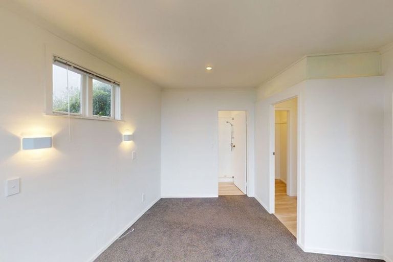 Photo of property in 43b Harbour View Road, Northland, Wellington, 6012