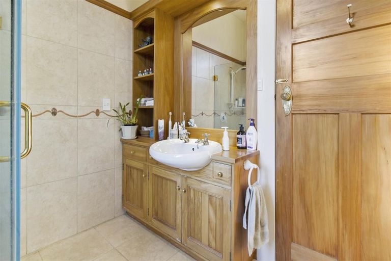 Photo of property in 17 Parsonage Road, Waimate, 7924