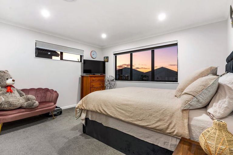 Photo of property in 76 Drumbuoy Drive, Flat Bush, Auckland, 2019