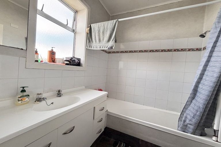 Photo of property in 156 Peverel Street, Riccarton, Christchurch, 8041