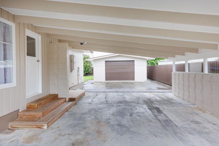 Photo of property in 17 Wikiriwhi Crescent, Awapuni, Palmerston North, 4412