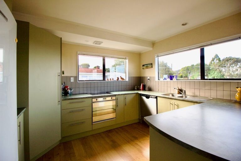 Photo of property in 2/48 Becroft Drive, Forrest Hill, Auckland, 0620