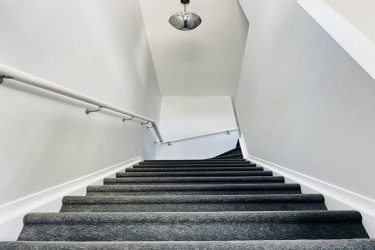 Photo of property in 1 Hanga Place, Papatoetoe, 2024