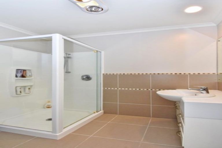 Photo of property in 13 Savona Drive, Flat Bush, Auckland, 2016