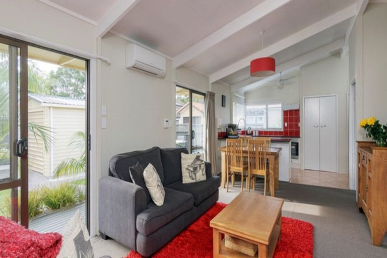 Photo of property in 18a Alberta Street, Point Chevalier, Auckland, 1022