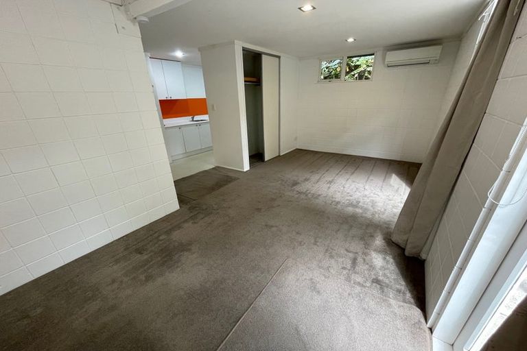 Photo of property in 32 James Street, Bayview, Auckland, 0629