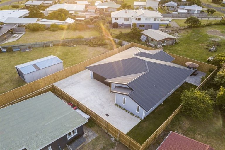 Photo of property in 3a Chrystall Street, Foxton Beach, Foxton, 4815