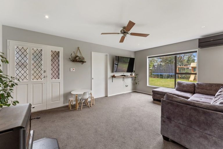 Photo of property in 21 Coates Place, Rangiora, 7400