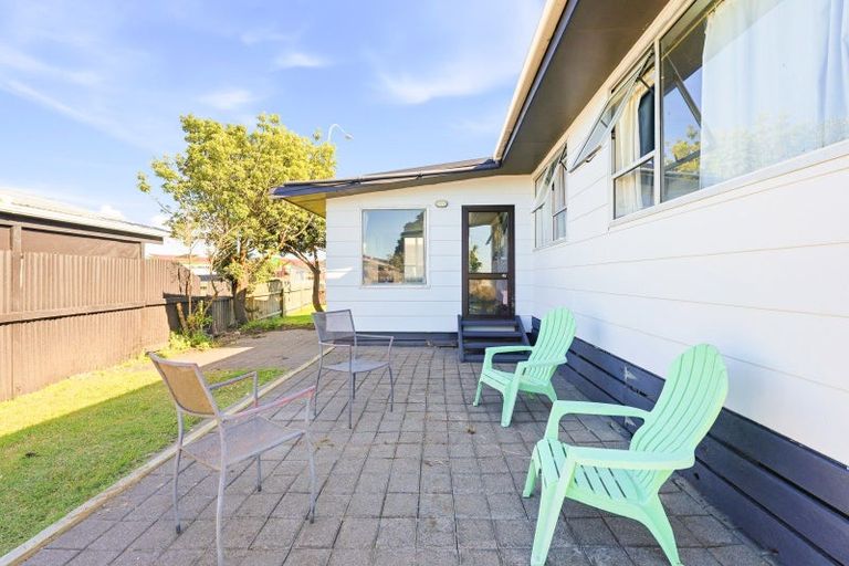 Photo of property in 27 Cross Street, Castlecliff, Whanganui, 4501