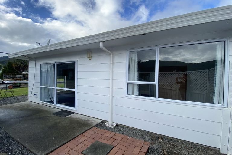 Photo of property in 25a Moana View Road, Waikawa, Picton, 7220