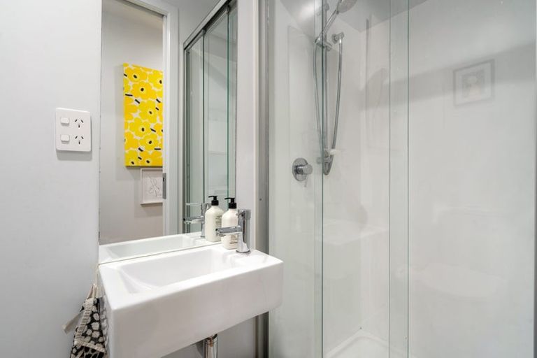 Photo of property in Frank Sargeson Apts, 2/74g Anzac Street, Takapuna, Auckland, 0622