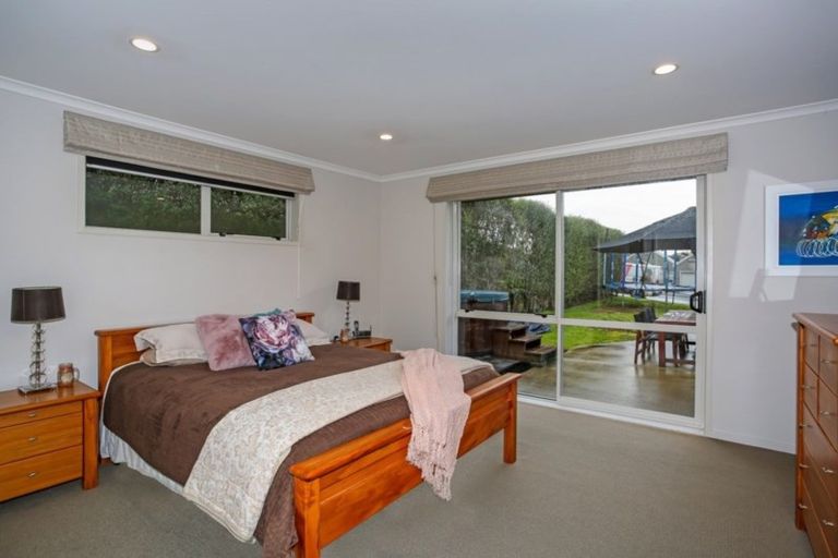 Photo of property in 2 Bob Craig Place, Pukekohe, 2120