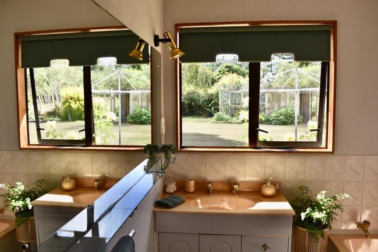 Photo of property in 44 Te Horo Beach Road, Te Horo, Otaki, 5581