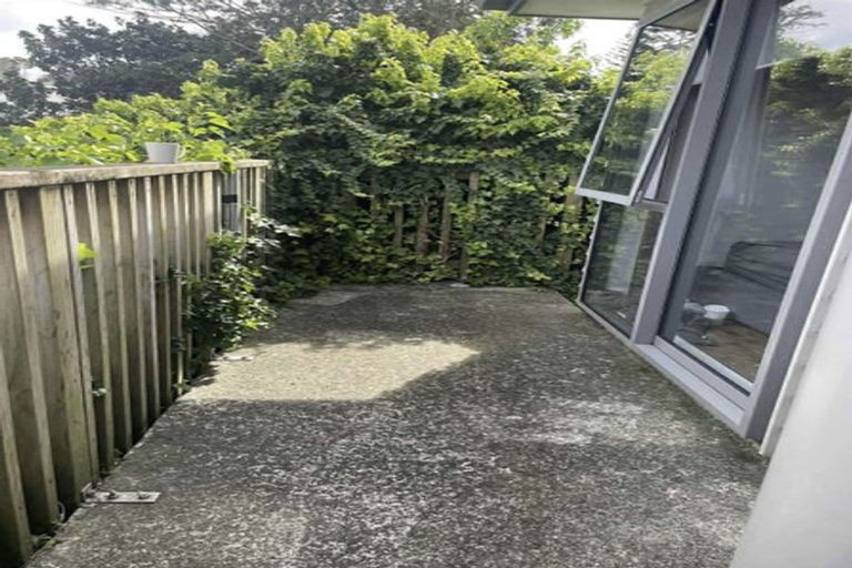 Photo of property in 48a Normanton Street, Glenfield, Auckland, 0629