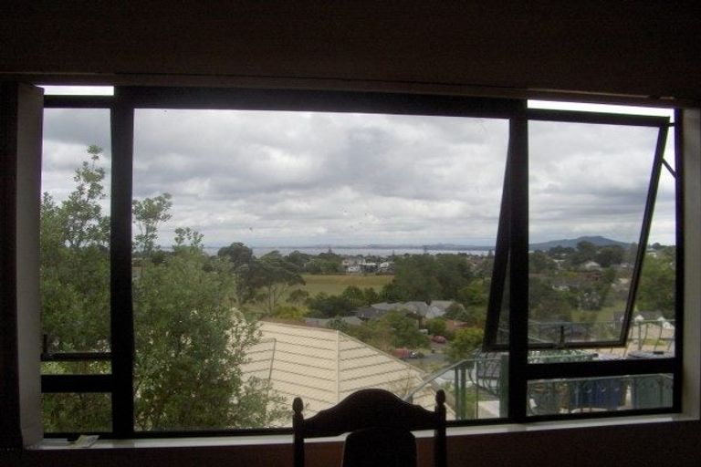 Photo of property in 28 Ronald Macken Place, Windsor Park, Auckland, 0632