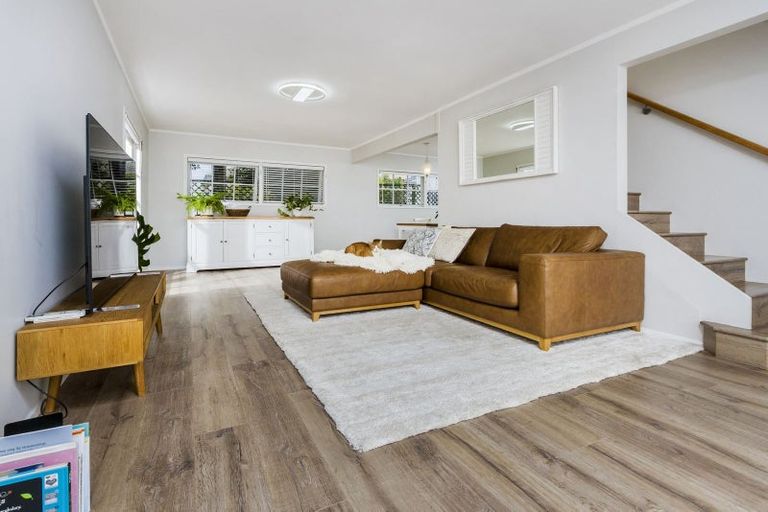 Photo of property in 1/4 Coronation Street, Belmont, Auckland, 0622