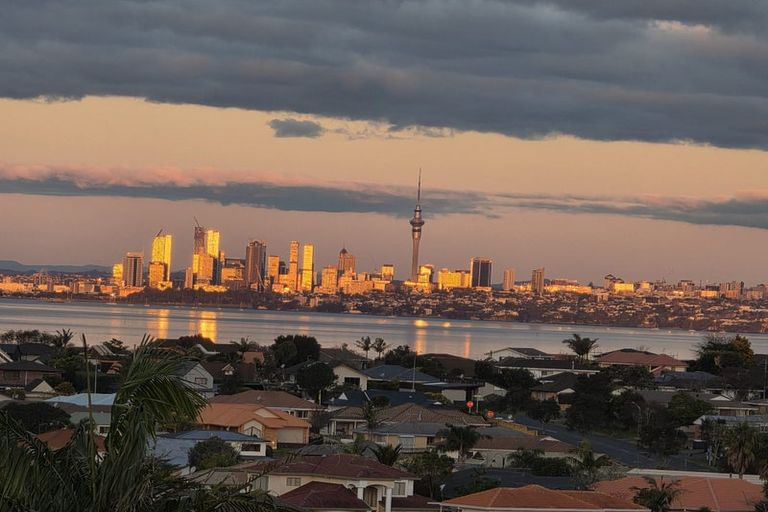 Photo of property in 12 Westergrove Place, West Harbour, Auckland, 0618