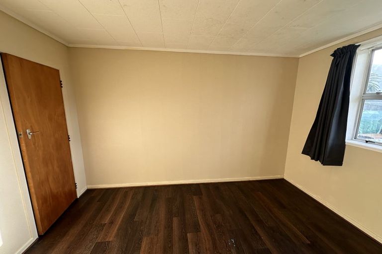 Photo of property in 10 Ponderosa Grove, Maoribank, Upper Hutt, 5018