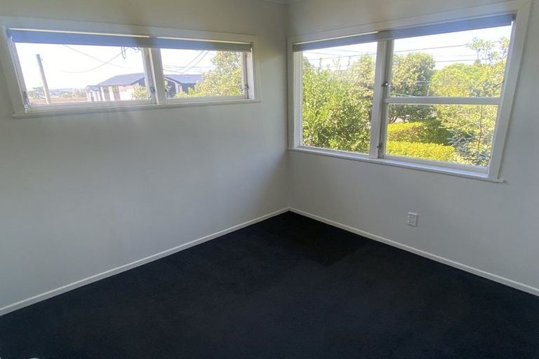 Photo of property in 98 Tirimoana Road, Te Atatu South, Auckland, 0602