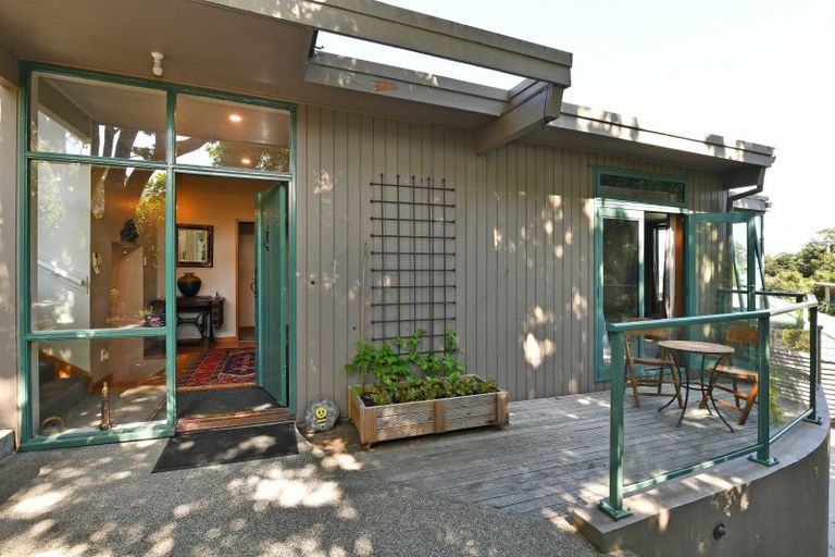 Photo of property in 52 Waitohu Road, York Bay, Lower Hutt, 5013