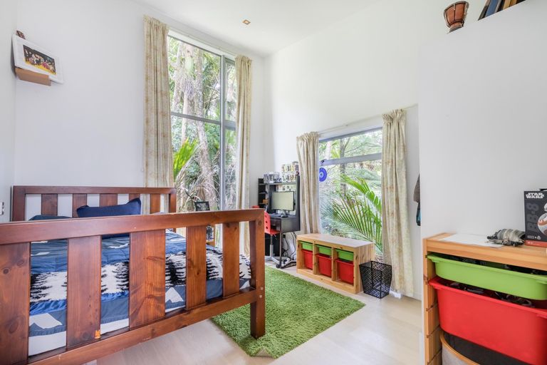 Photo of property in 39 Warner Park Avenue, Laingholm, Auckland, 0604