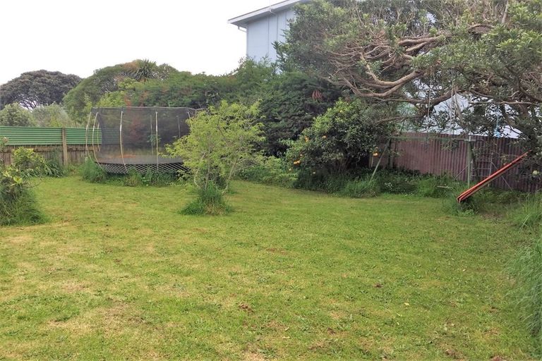 Photo of property in 19 Huiawa Street, Waikanae Beach, Waikanae, 5036