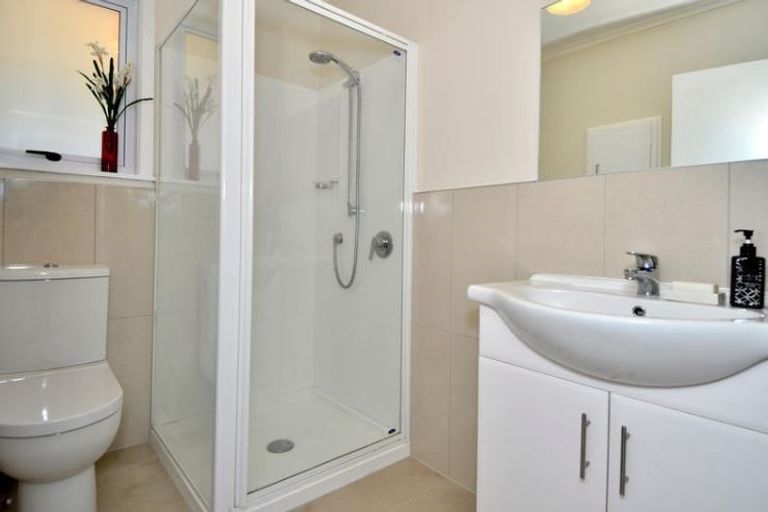 Photo of property in 2/15 East Coast Road, Milford, Auckland, 0620