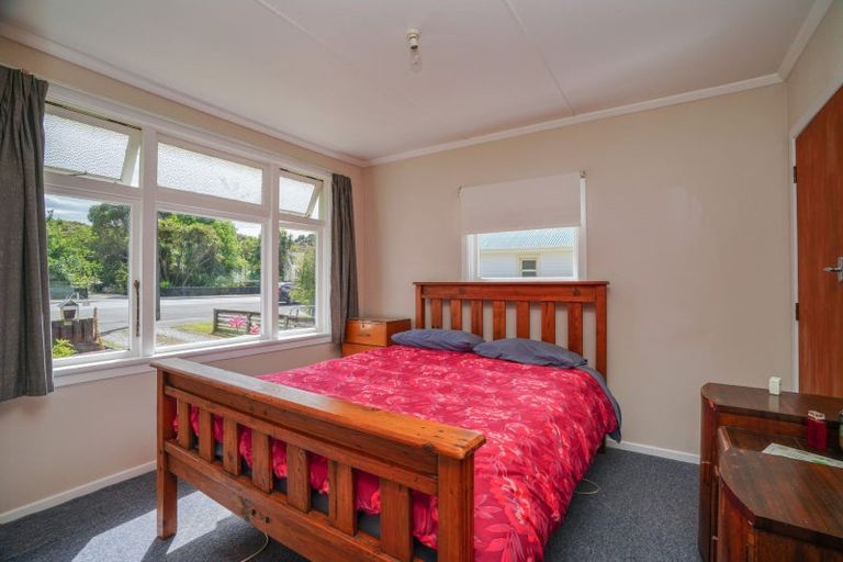 Photo of property in 17 Half Mile Road, Tuatapere, 9620