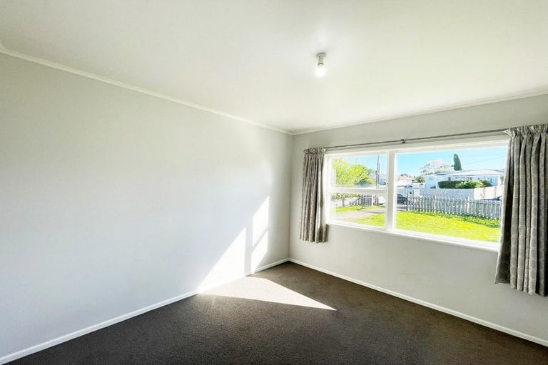 Photo of property in 5 Rondorlyn Place, Manurewa, Auckland, 2102