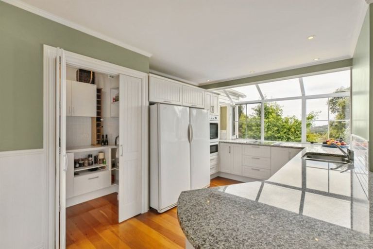 Photo of property in 207 Woodlands Park Road, Titirangi, Auckland, 0604