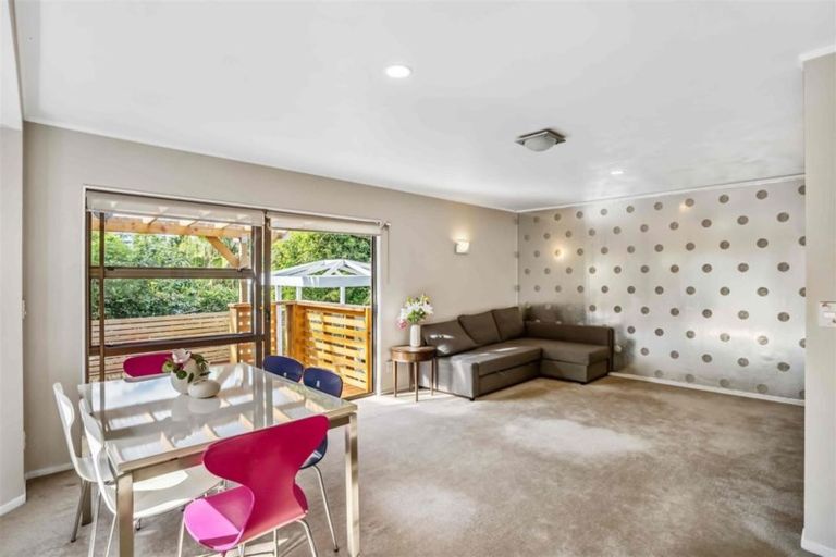 Photo of property in 2/6 Miraka Place, Birkenhead, Auckland, 0626