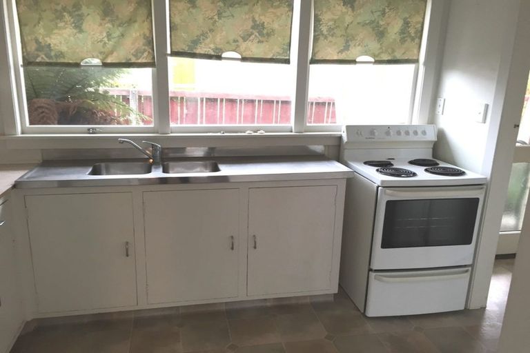 Photo of property in 33 Denniston Crescent, Redwood, Christchurch, 8051