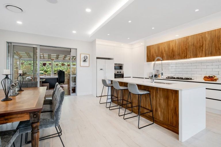 Photo of property in 140 Arran Point Parade, Orewa, 0931