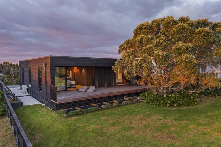 Photo of property in 28 Pacific Parade, Surfdale, Waiheke Island, 1081