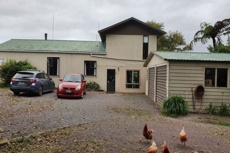 Photo of property in 1939 South Road, Pitone, New Plymouth, 4374