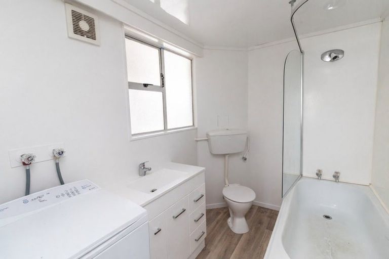 Photo of property in 5 Hawker Street, Mount Victoria, Wellington, 6011