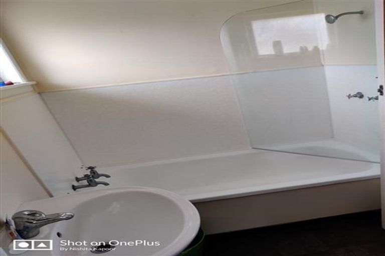 Photo of property in 2/3 Sutton Crescent, Papatoetoe, Auckland, 2025