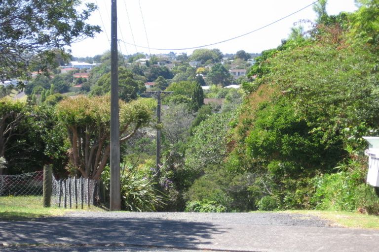 Photo of property in 1/149a Rangatira Road, Beach Haven, Auckland, 0626