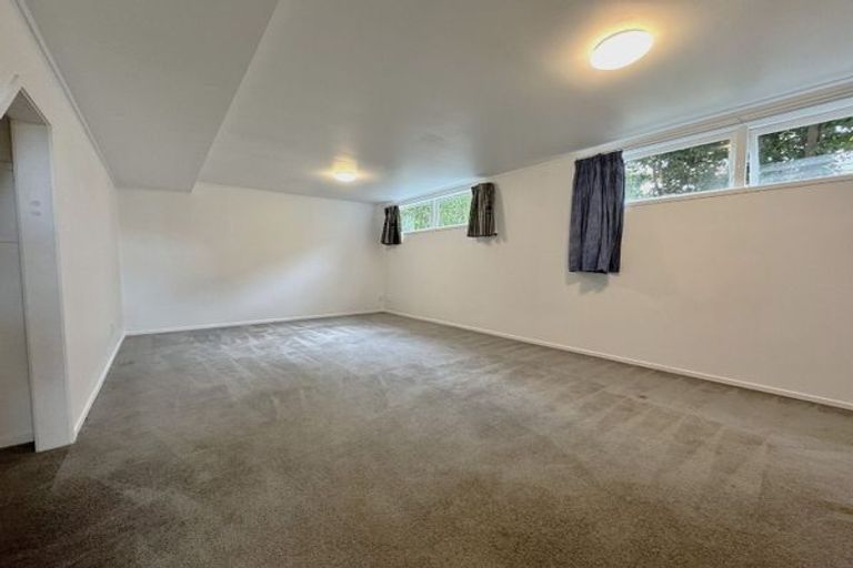 Photo of property in 20 Tawhana Crescent, Red Beach, 0932