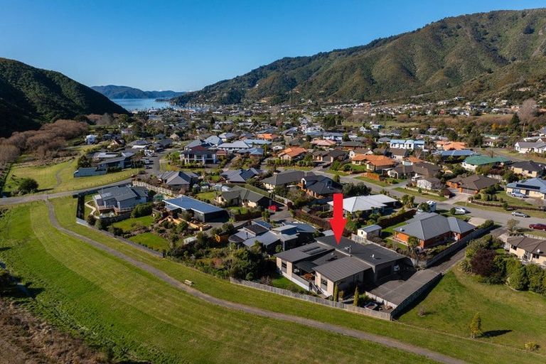 Photo of property in 21 Glentui Place, Waikawa, Picton, 7220