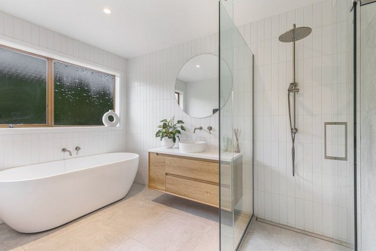 Photo of property in 20 Surville Place, Mairangi Bay, Auckland, 0630