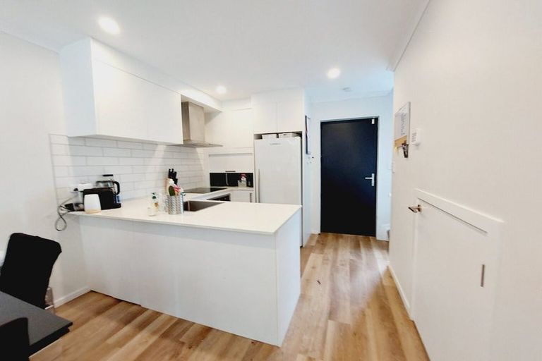 Photo of property in 22 Wharara Lane, Massey, Auckland, 0614