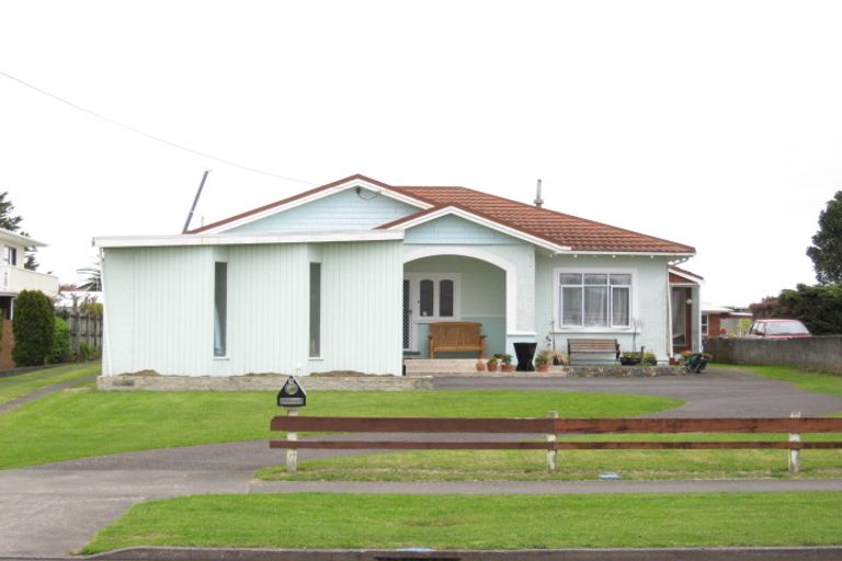 Photo of property in 18 Sackville Street, Fitzroy, New Plymouth, 4312